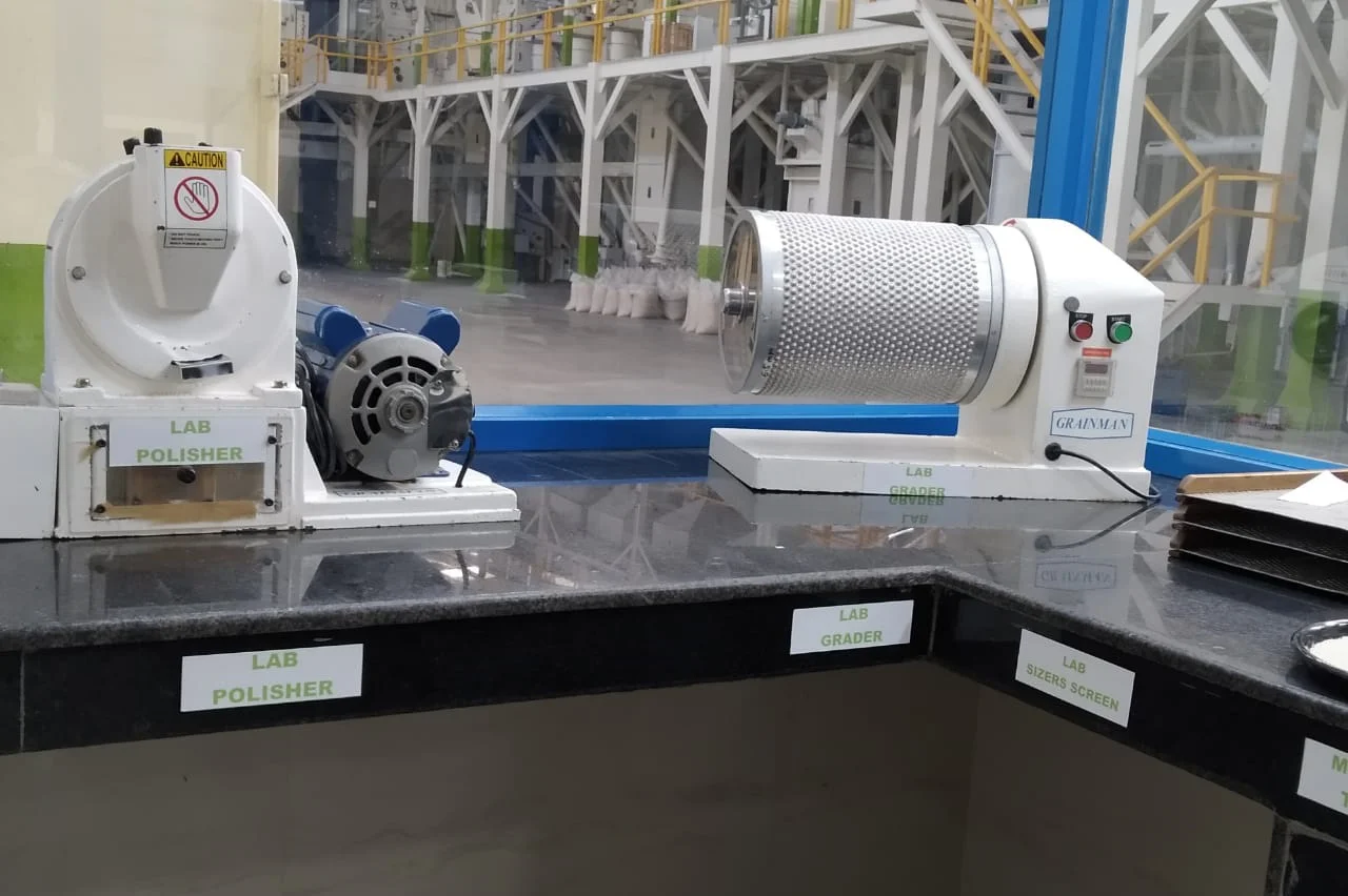 Grain analysis equipment used for precision testing